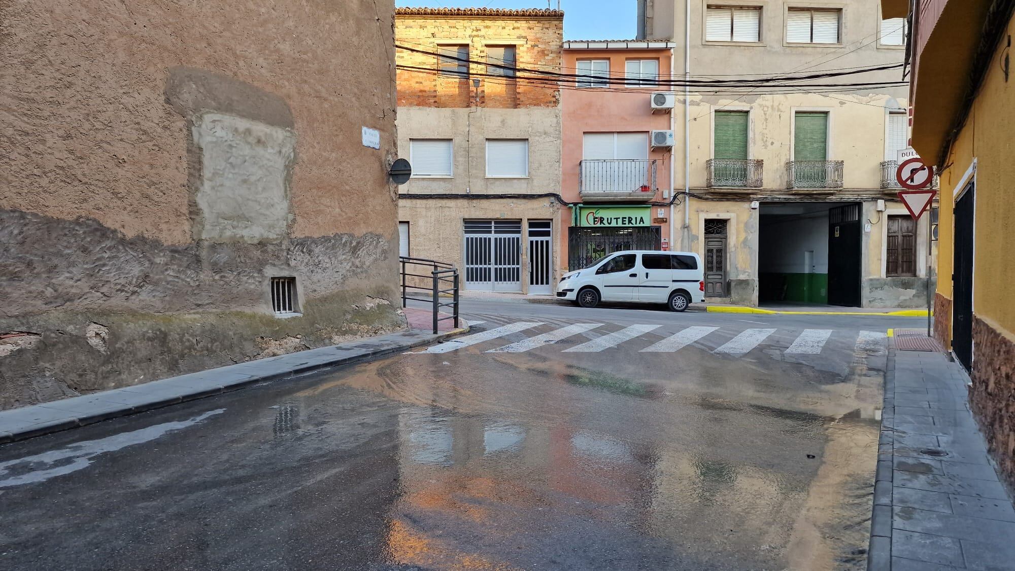 Rotura de tubería de agua en Caudete