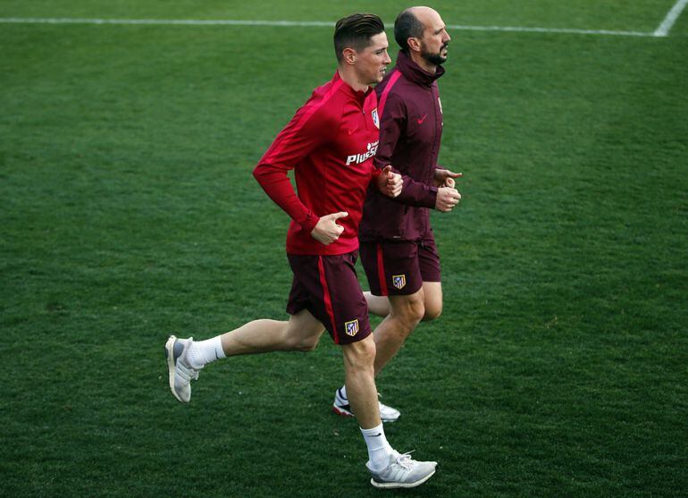 Fernando Torres ha trabajado en el gimnasio este martes y ha salido a trotar en la parte final del entrenamiento realizado en la ciudad deportiva.