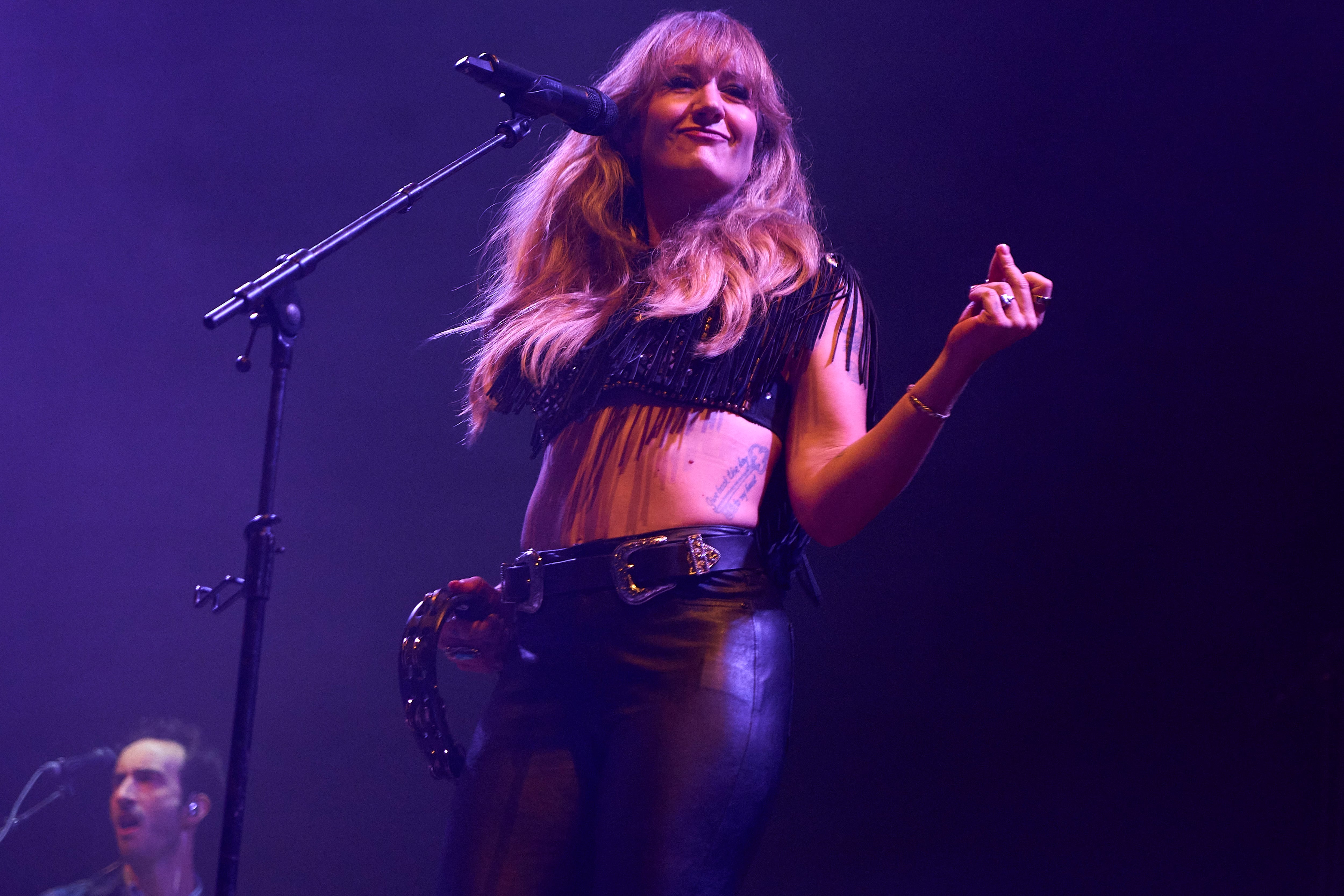 VITORIA, 21/06/2025.-La cantautora estadounidense Margo Price durante el concierto que ofrece en la última jornada del Azkena Rock, este sábado en Vitoria. EFE / L. Rico