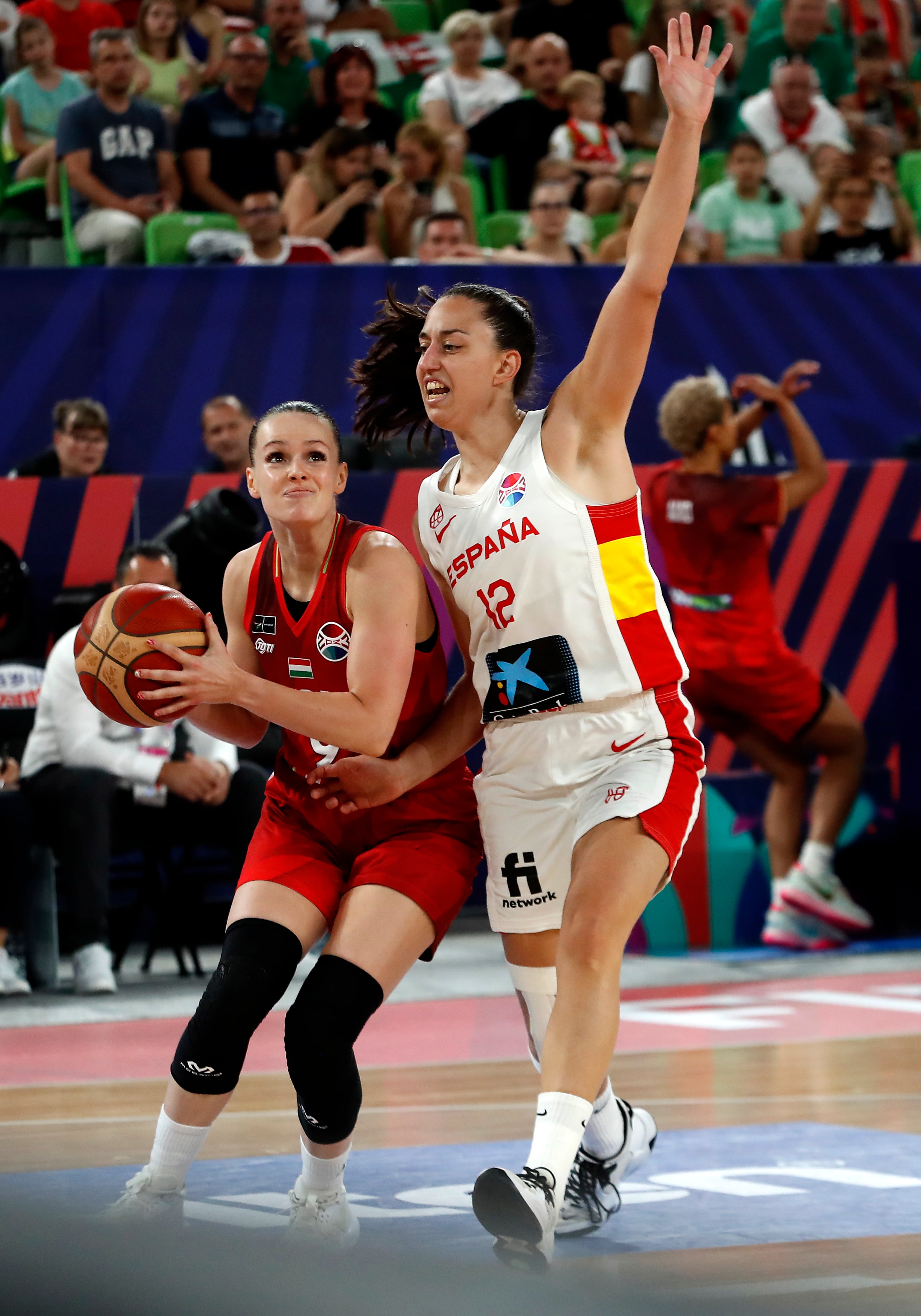 Studer y Maite Cazorla durante la semifinal de Eurobasket femenino entre España y Hungría. (Baloncesto, Hungría, Eslovenia, España) EFE/EPA/ANTONIO BAT