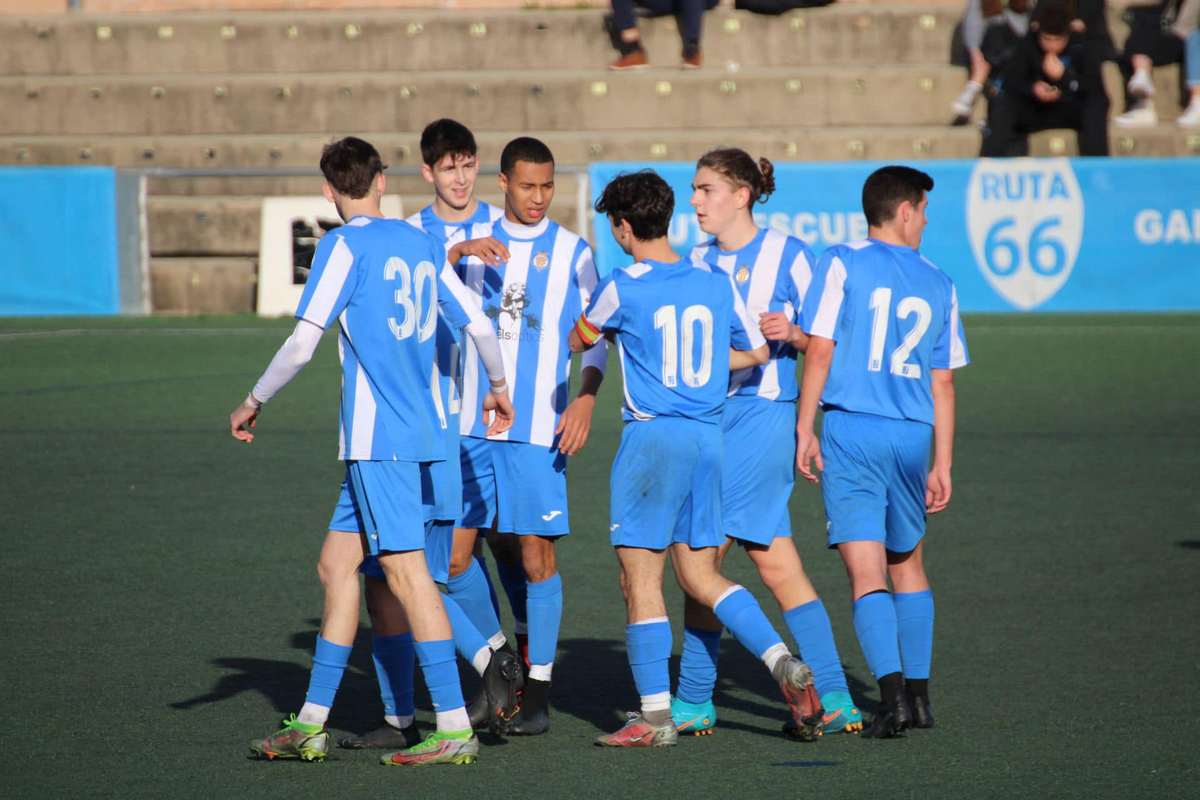 Jugadores del juvenil del CF Gandia celebrando un gol