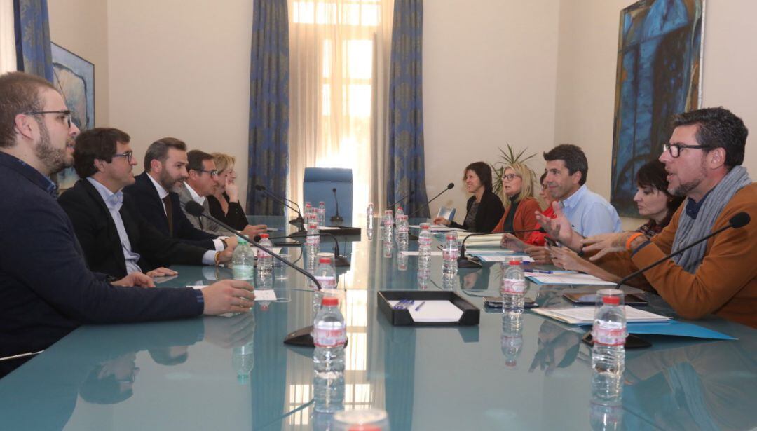 Los miembros de la Junta de Gobierno de la Diputación, en la reunión de esta mañana.