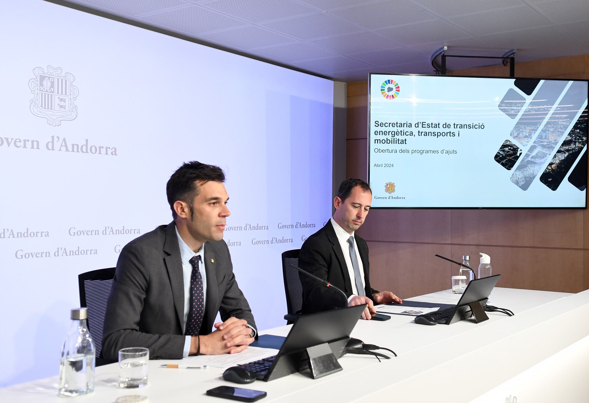 El secretari d'Estat de Transició Energètica, David Forné, i el director de l'oficina de l'energia, Carles Miquel