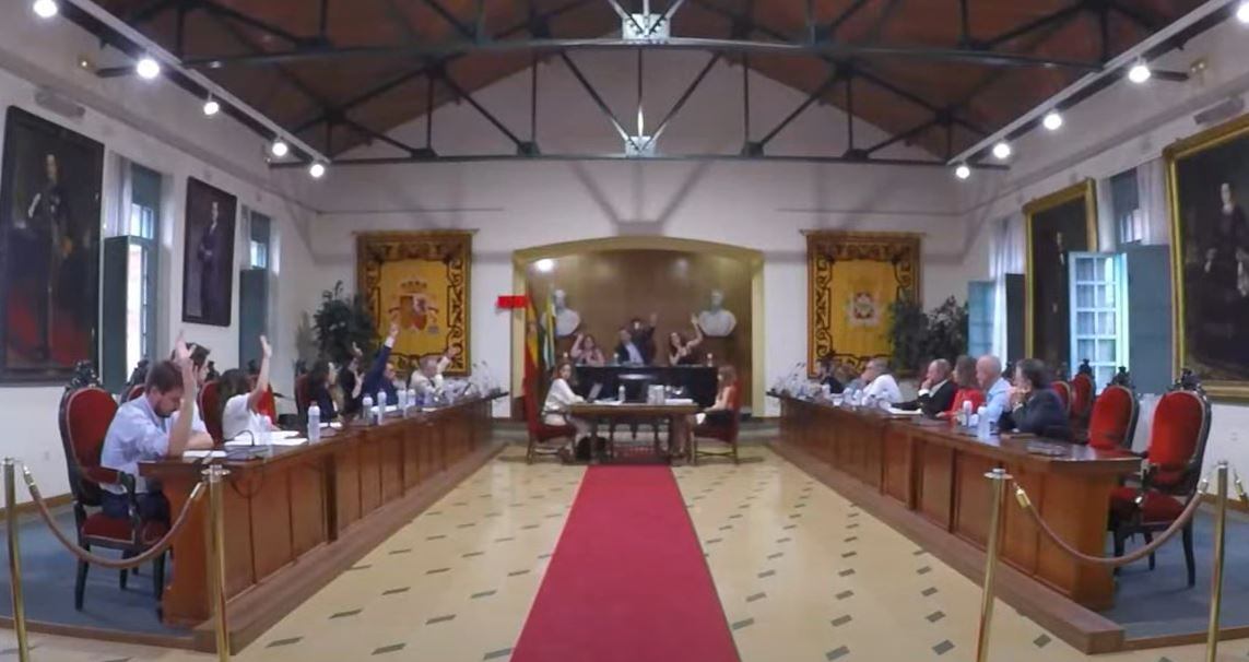 Votación durante el pleno del 21 de septiembre 2022.