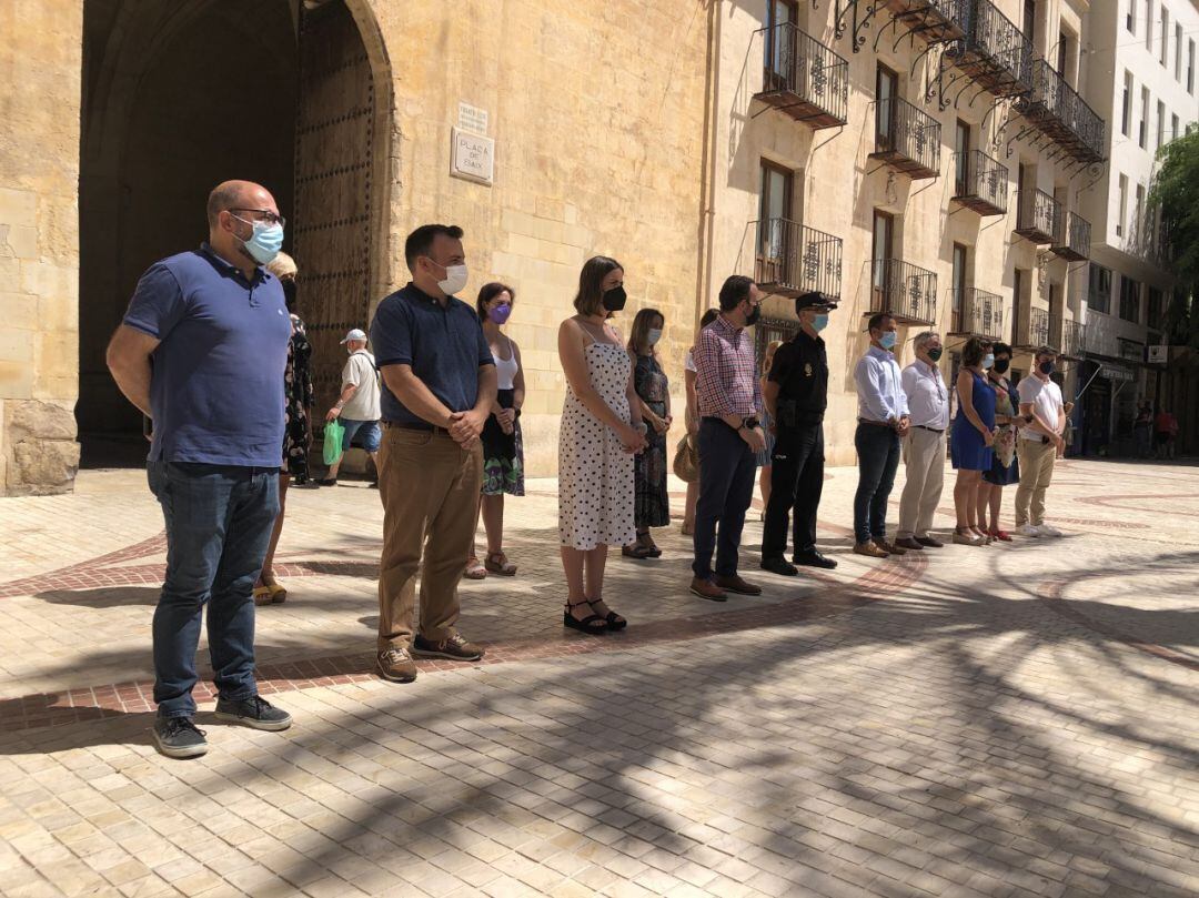 Concentración en repulsa de la violencia machista en la Plaça de Baix