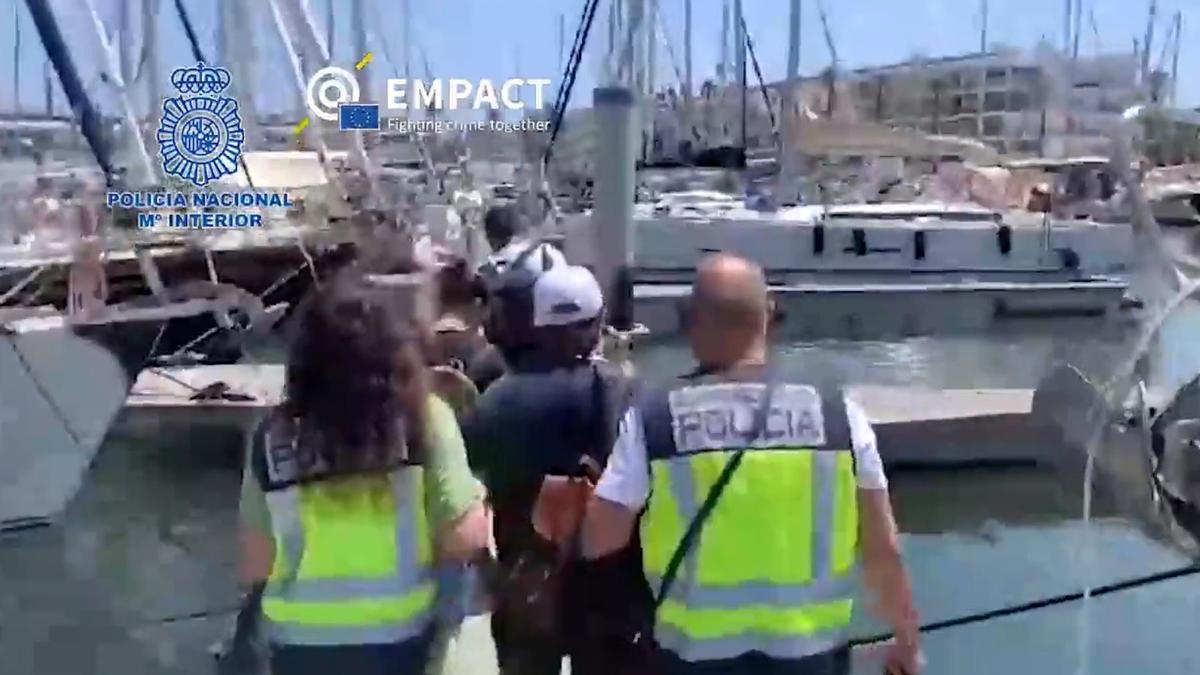 Un momento de la operación llevada a cabo en Estepona (Málaga)