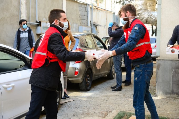 El Plan Cruz Roja Reacciona ayuda a familias vulnerables con aportaciones económicas para pagar vivienda, suministros energéticos o alimentos y productos de higiene.