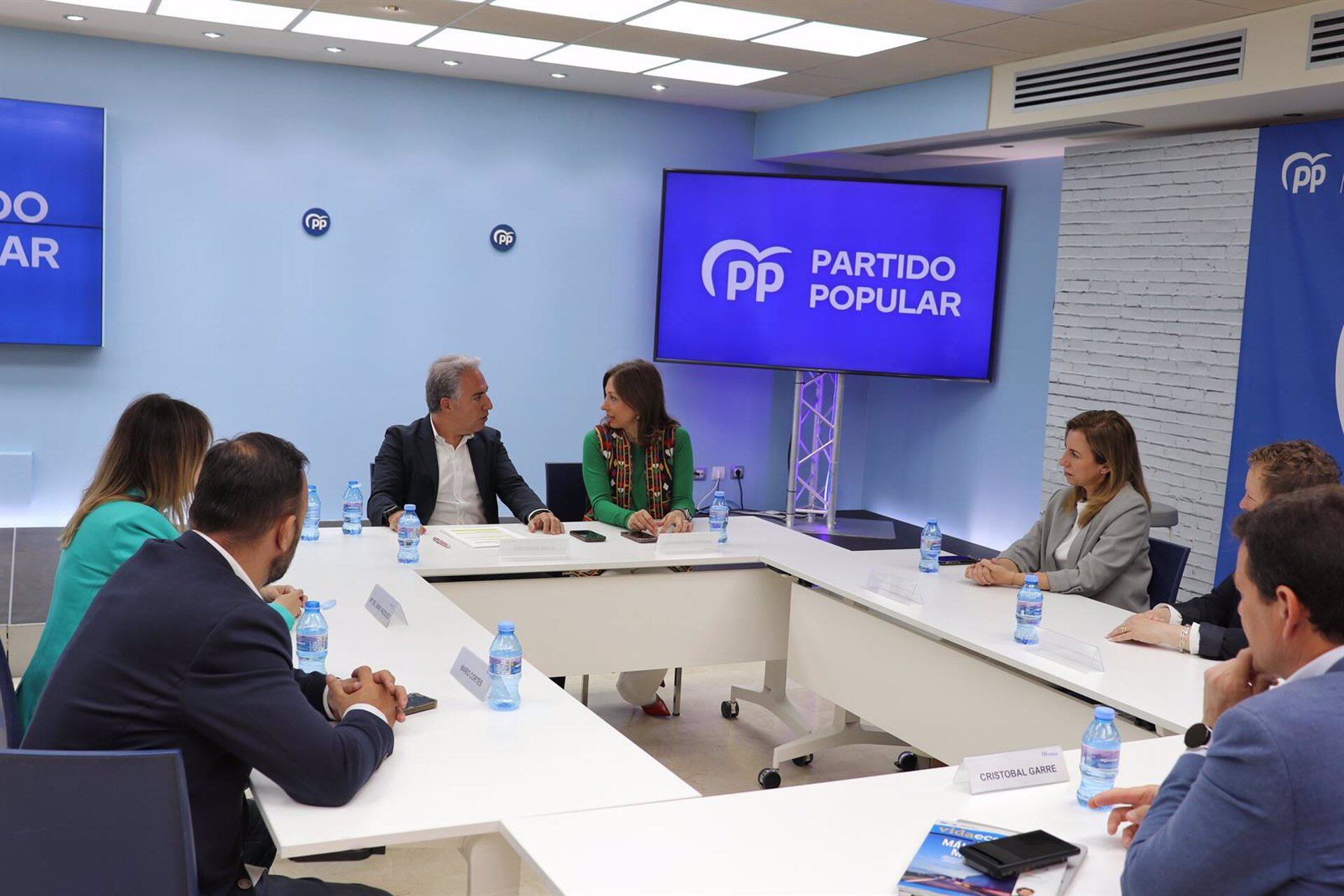 Reunión con diputados y senadores de la provincia de Málaga