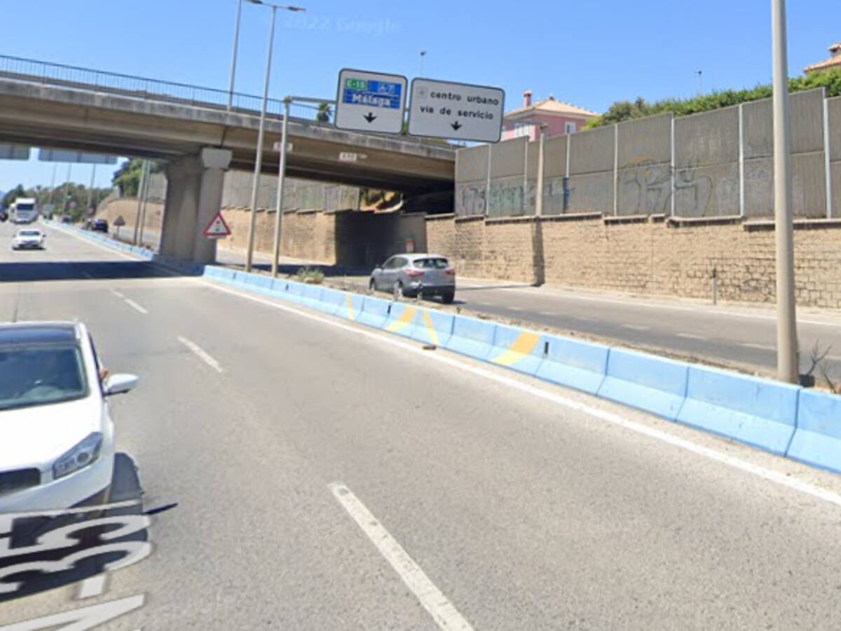 Un herido al colisionar con un turismo en sentido contrario en Algeciras