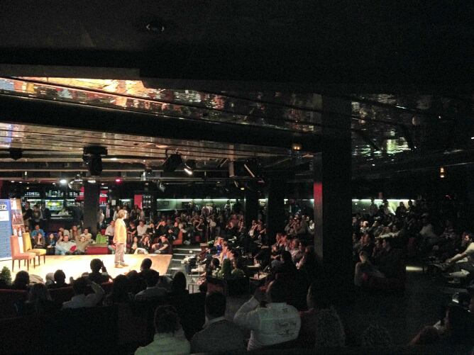 Momento de la gala Ser Novios 2013, con el público abarrotando el Casino Castilla-León