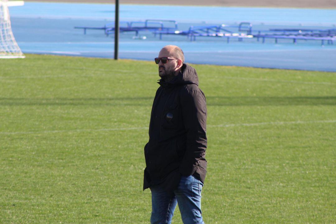 Kiko Lacasa en el campo de fútbol