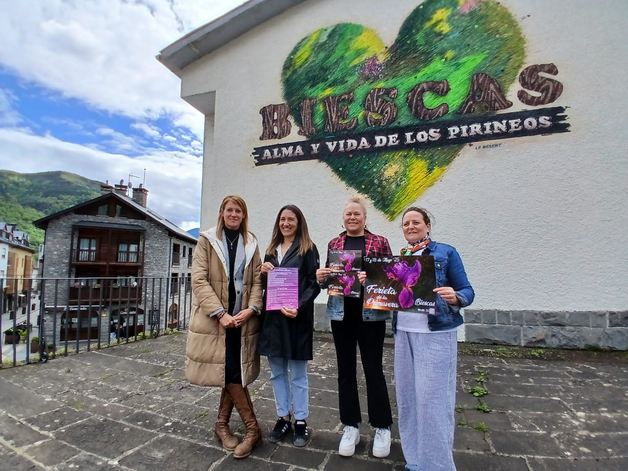 La alcaldesa de Biescas acompañaba a los empresarios en la presentación oficial para &quot;agradecer y respaldar&quot; esta Ferieta de la Primavera