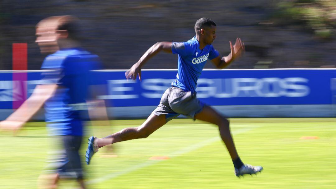 Alexander Isak aumenta el ritmo en una sesión de Zubieta