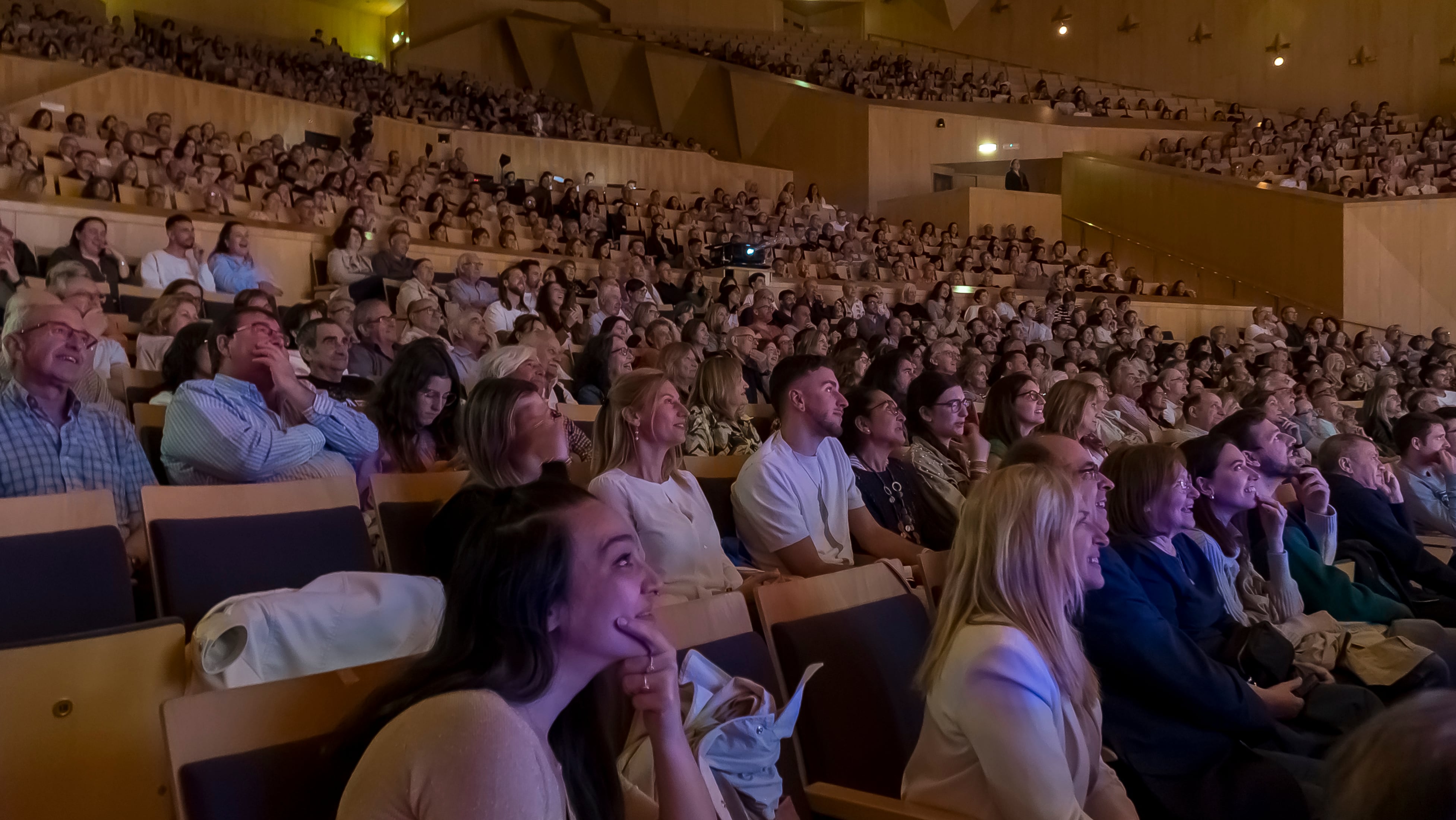 Sala llena en la parada en Zaragoza de la gira &#039;100 años de Humor&#039;