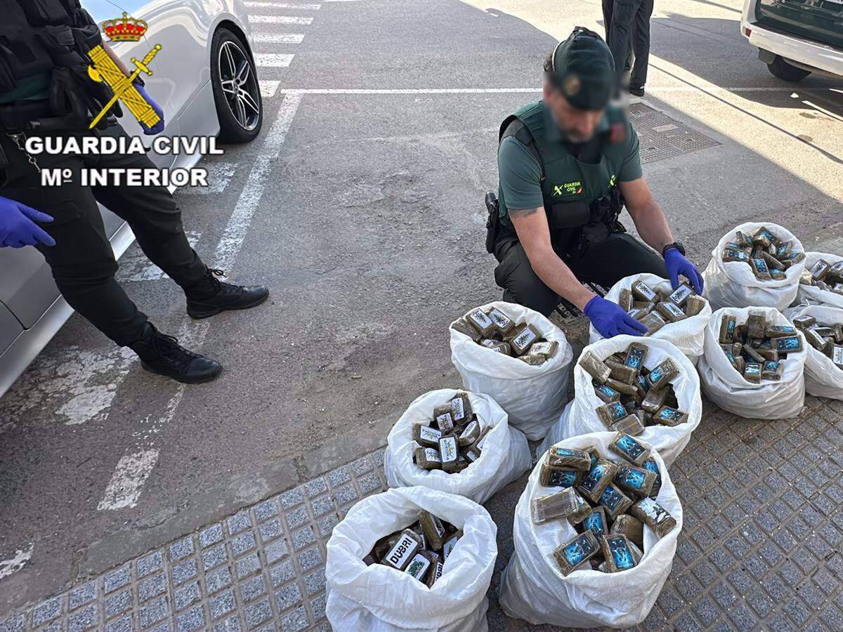 Detenido el conductor de un vehículo en Bornos que se saltó un control con 180 kilos de hachís