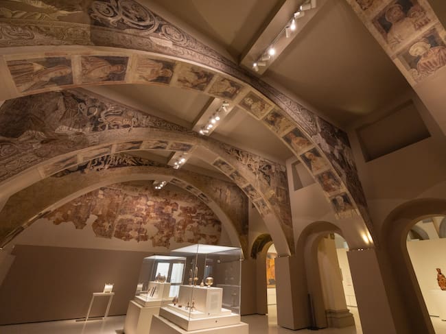 Aspecto de la sala donde el MNAC expone las pinturas murales de la sala capitular de Sijena EFE/ Marta Pérez