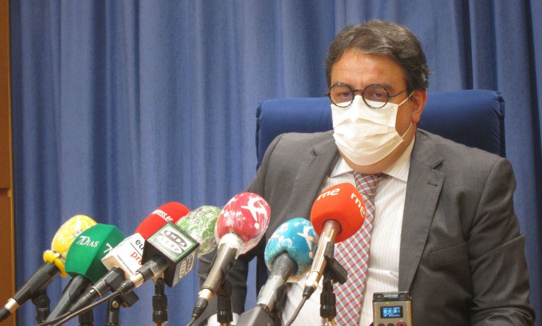 El vicepresidente segundo de la Junta y consejero de Sanidad, José María Vergeles