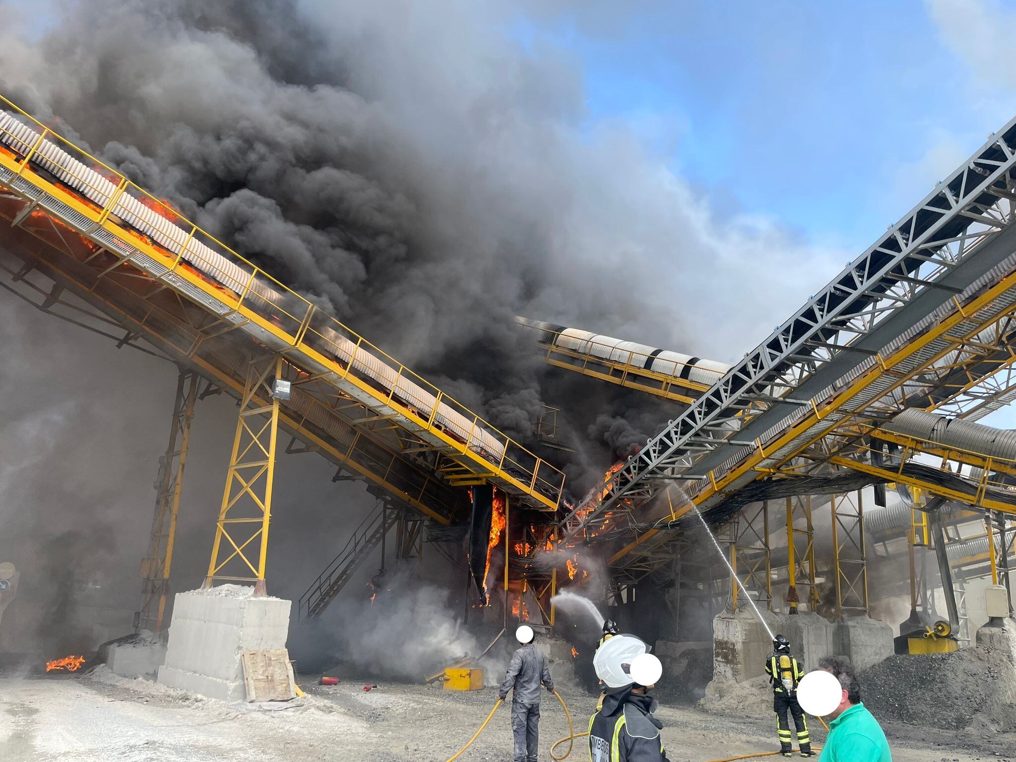 Incendio en una cantera./Emergencias Ávila