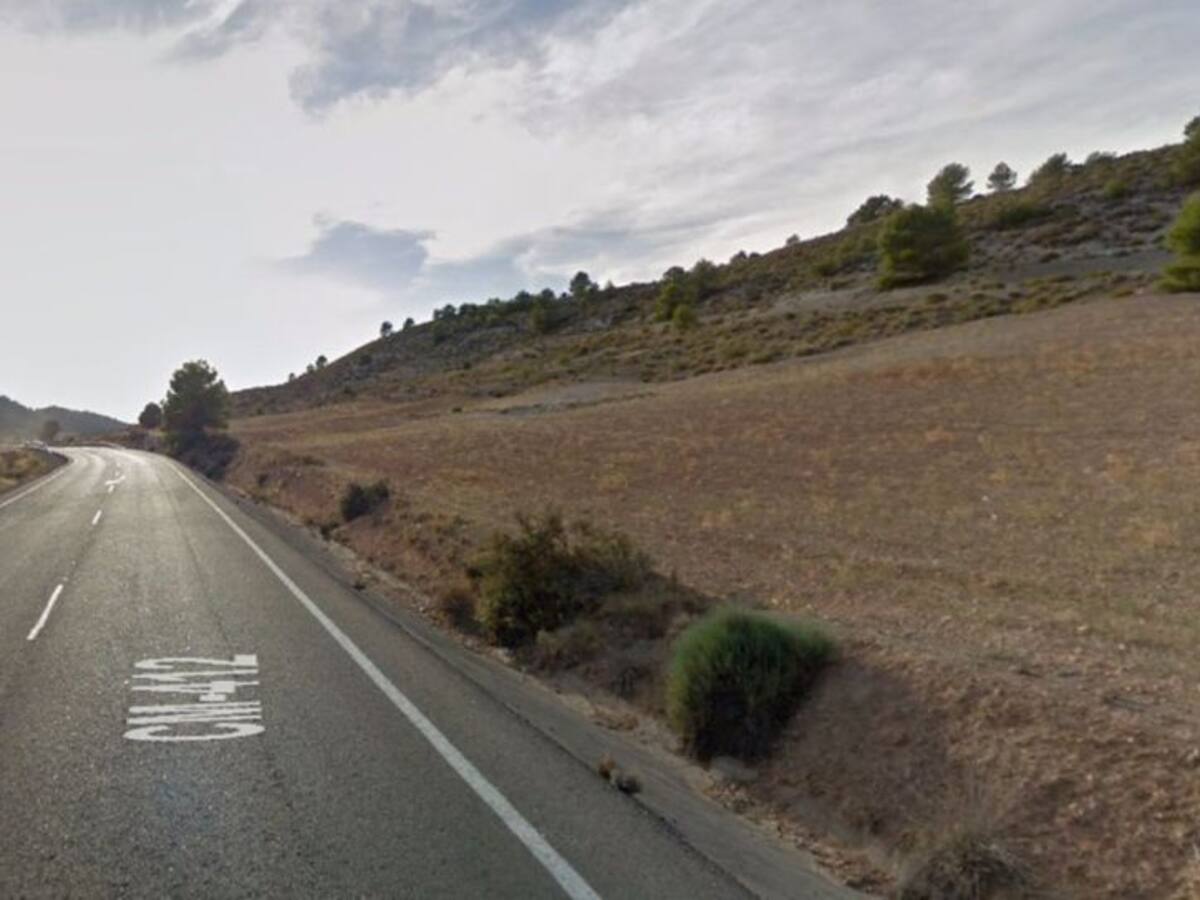Muere una persona en Elche de la Sierra al quedar atrapada en su vehículo tras salir de la vía