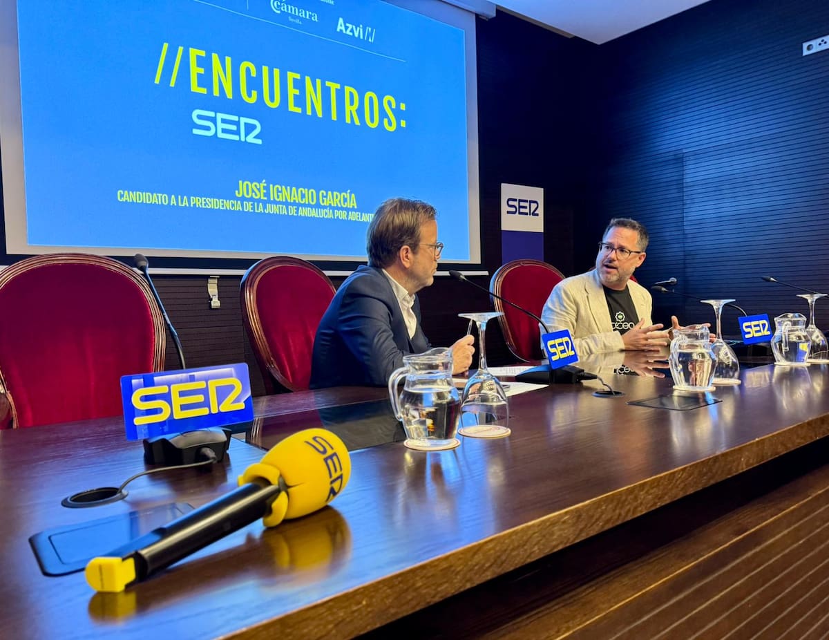 El salón de actos de la Cámara de Comercio de Sevilla ha acogido el Encuentro SER protagonizado por el candidato de Adelante Andalucía a la presidencia de la Junta, José Ignacio García