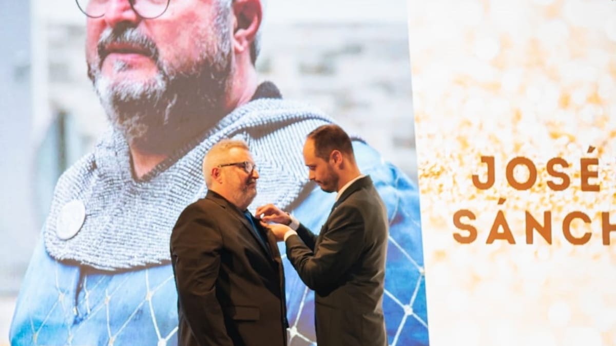 La Gala de la Comparsa de Cristianos de Elda vivió una noche llena de homenajes y reconocimientos.