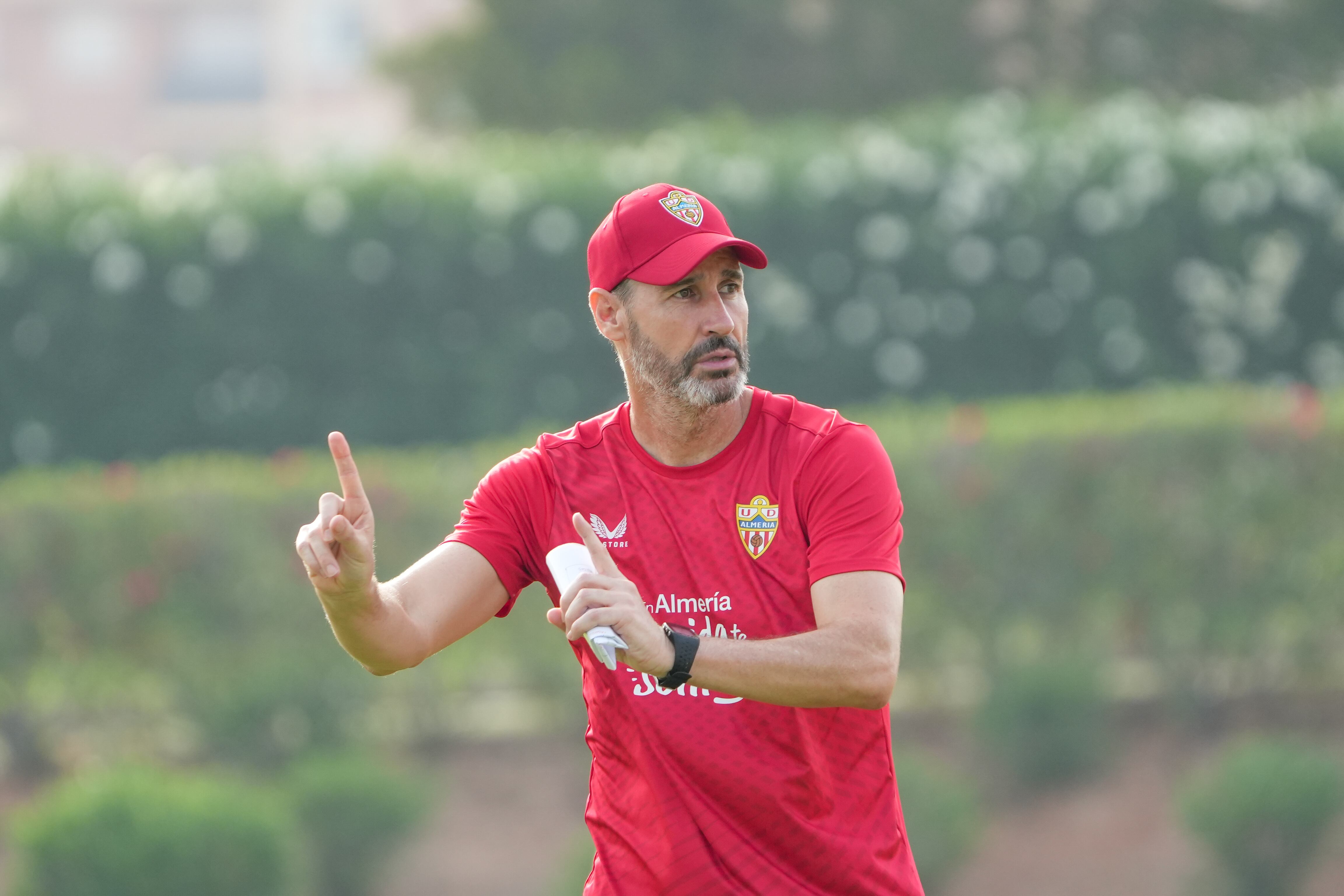 Vicente Moreno llegó con toda la fuerza a Almería pero no acompañaron los resultados.