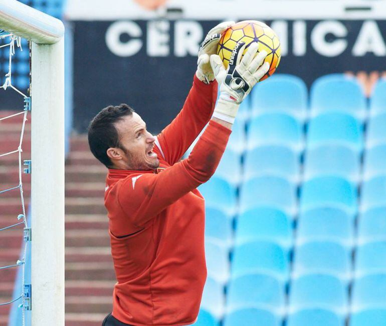 Manu Herrera durante un entrenamiento en La Romareda