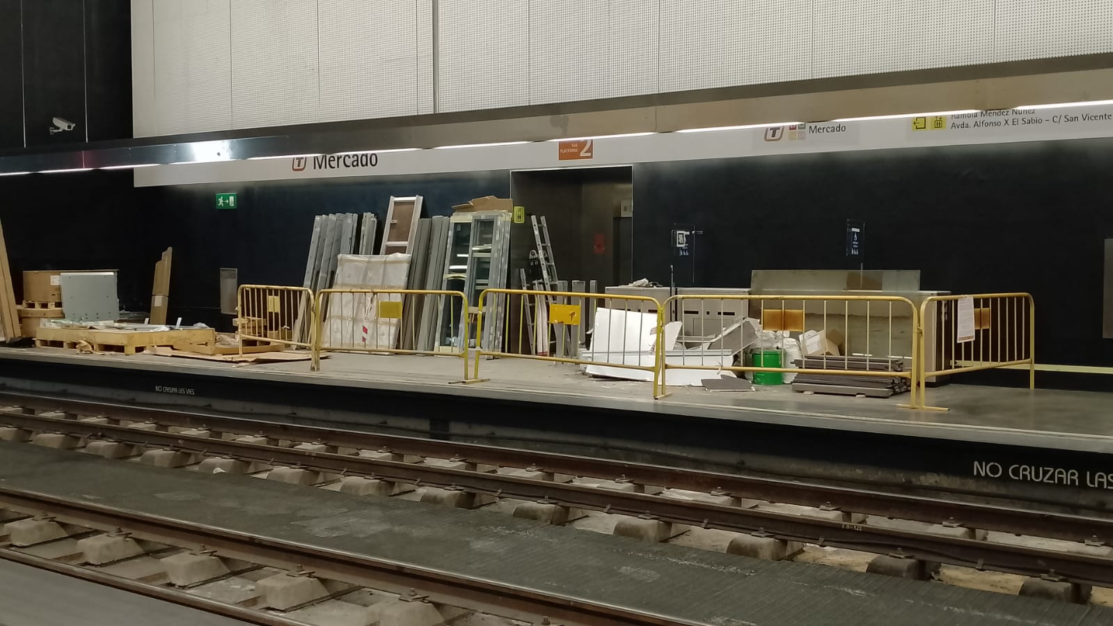 Ascensor en obras en la estación Mercado del TRAM d&#039;Alacant el pasado viernes