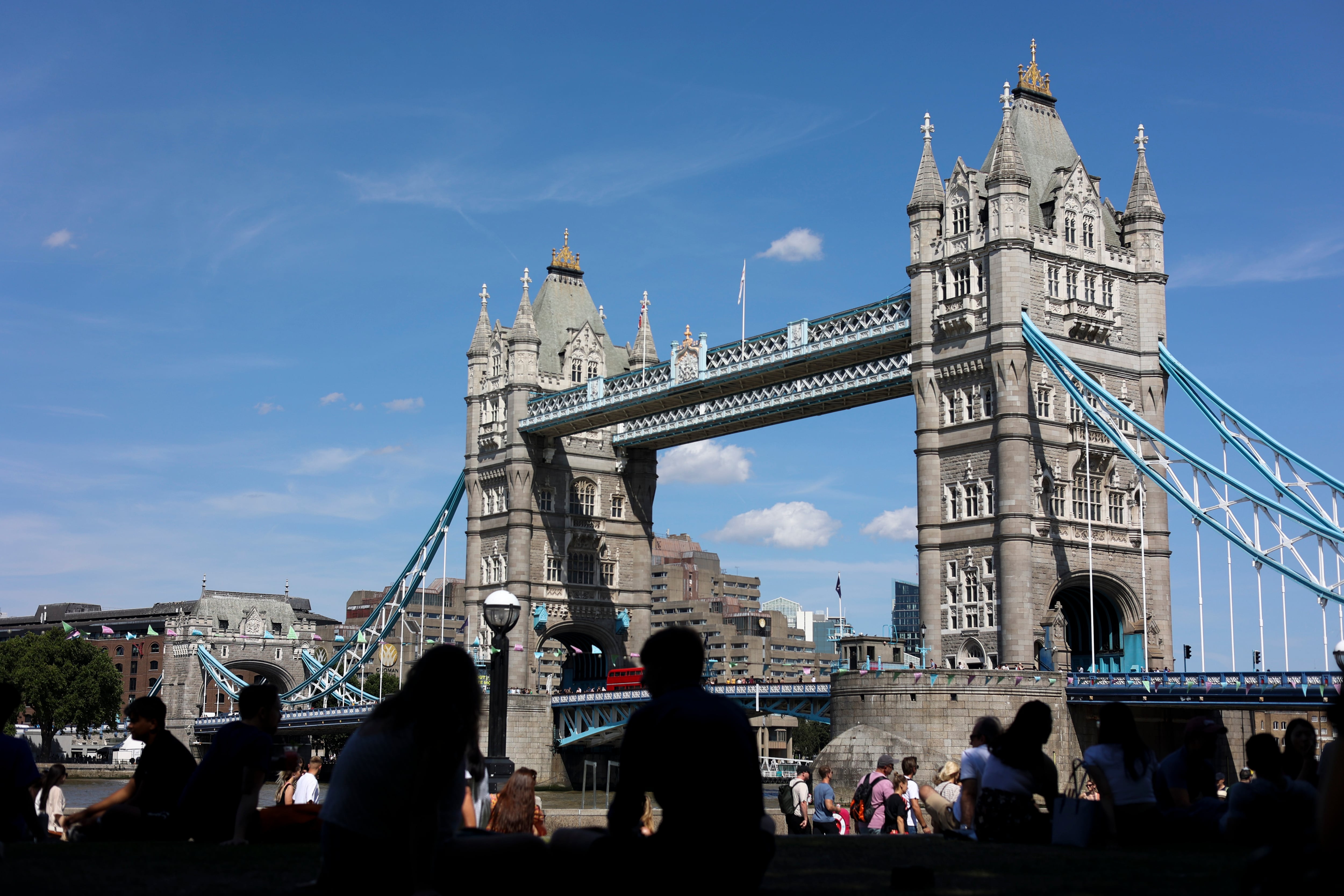 El Hammersmith Bridge ha sido cubierto para hacer frente a la ola de calor.