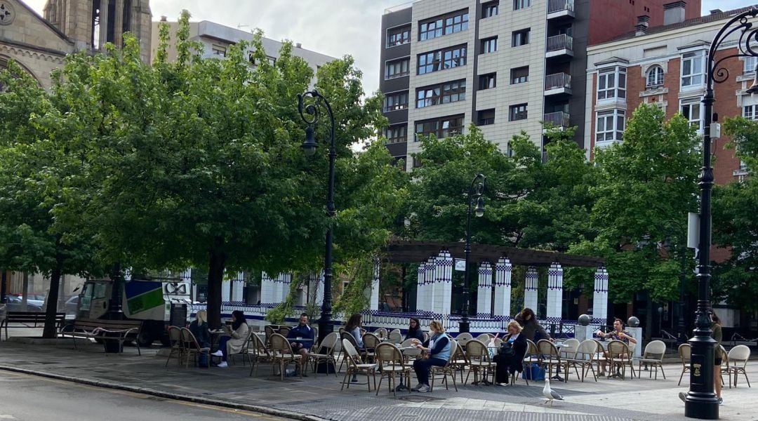 Una terraza situada en el centro de Gijón.