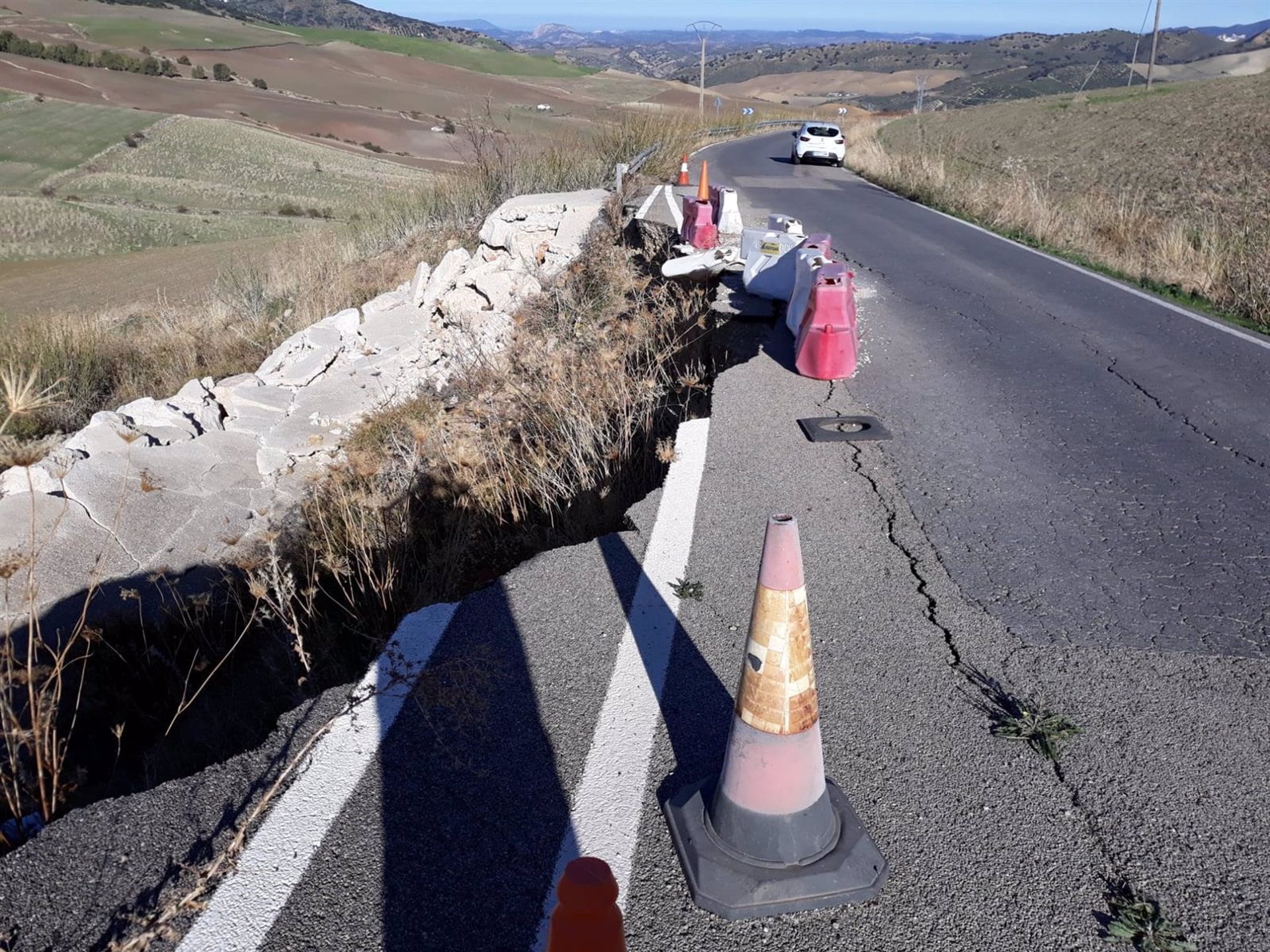 13/09/2024 Málaga.- Diputación licita por 874.000 euros obras de arreglo en carreteras de la Serranía de Ronda y Sierra Norte.

La Diputación de Málaga ha sacado a licitación por 874.000 euros dos proyectos de obras en carreteras de la red provincial situadas en la Serranía de Ronda y en la Sierra Norte. En total, se realizarán mejoras en cuatro carreteras de acceso a los municipios de Villanueva de Algaidas, Cuevas de San Marcos, Villanueva de Tapia y Montecorto.

POLITICA 
DIPUTACIÓN DE MÁLAGA
