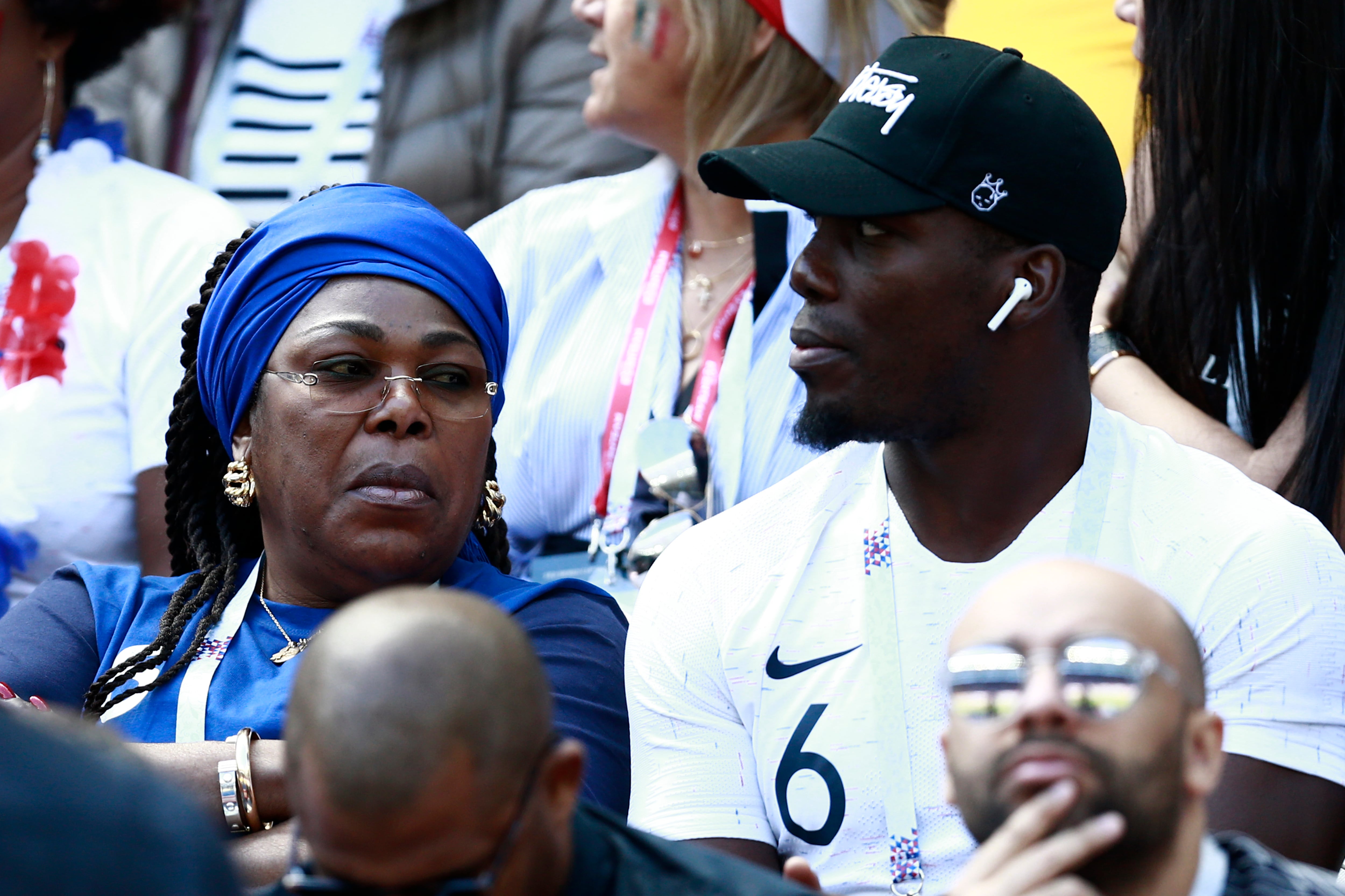 La madre y el hermano de Paul Pogba