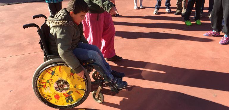 Alumnos de Primaria participan en un taller sobre discapacidad