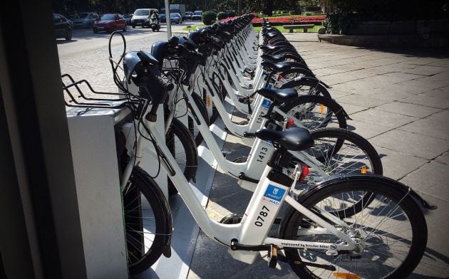 Estación de BiciMad, el servicio de bicicletas eléctricas de alquiler de Madrid.