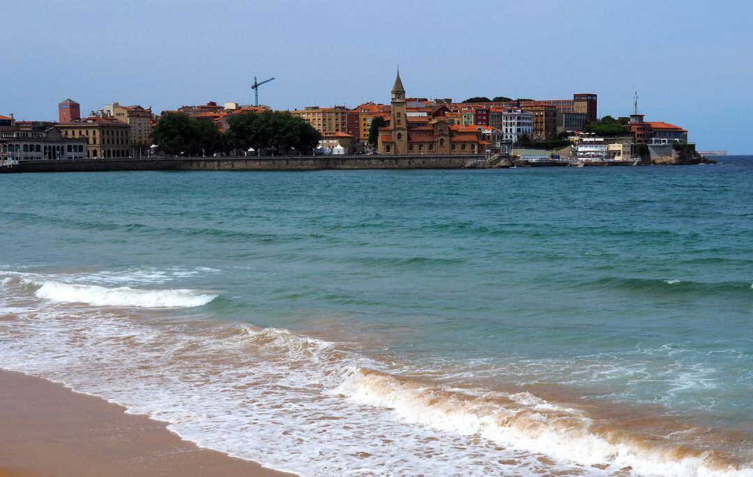 Playa de San Lorenzo en Gijón. 