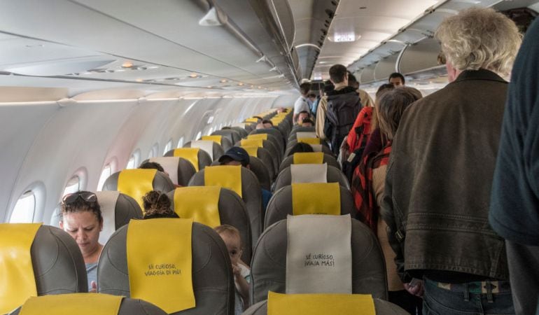 La aerolínea plantea eliminar los asientos.