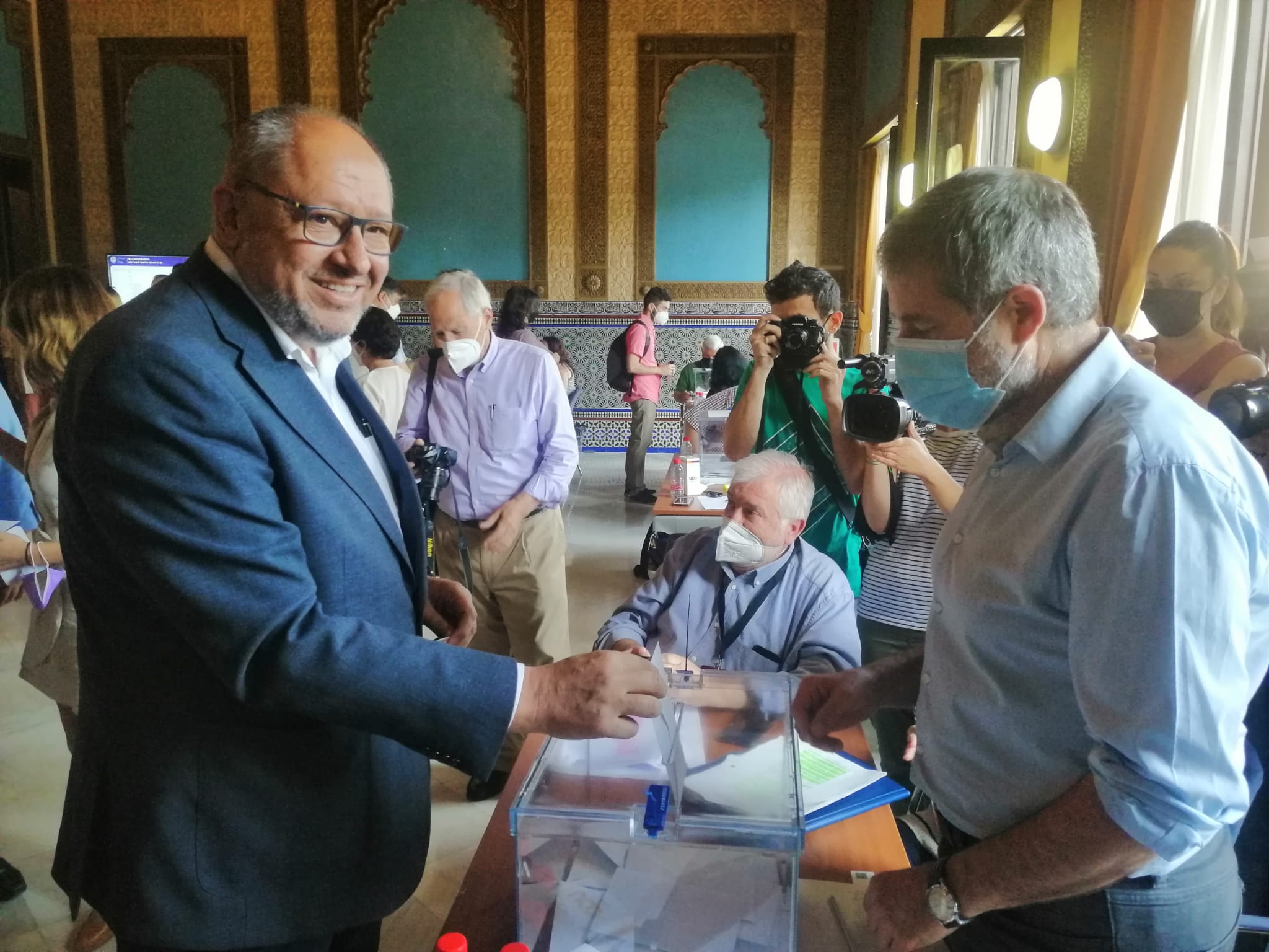 Manuel Torralbo, en el momento de la votación esta mañana en el Rectorado de la UCO.