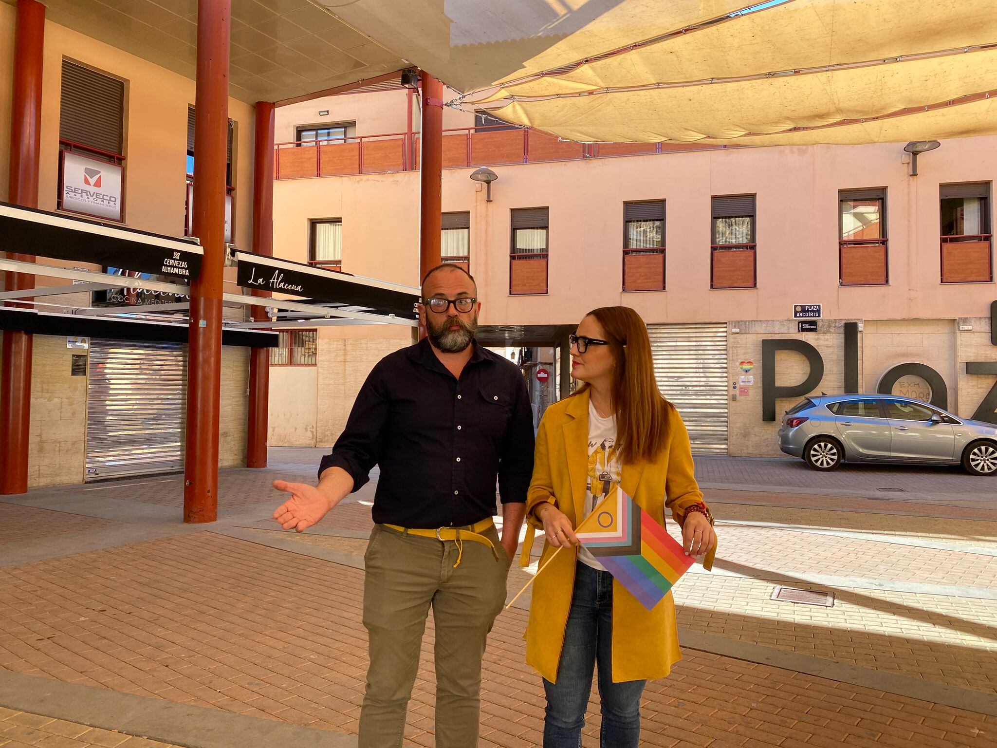 Enrique Olcina, presidente de Lorca Iris y la concejala del PSOE, Irene Jódar