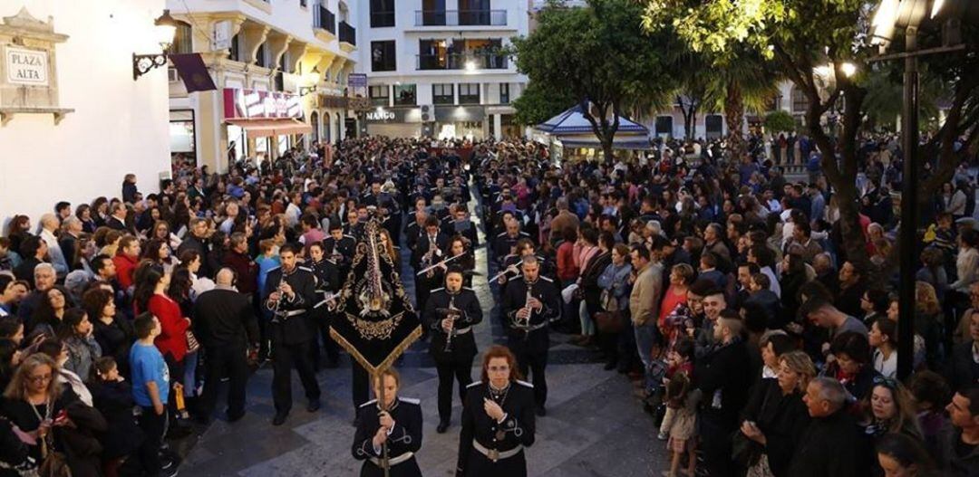 Asoación Musical Amando Herrero, acompañando al paso de La Soledad