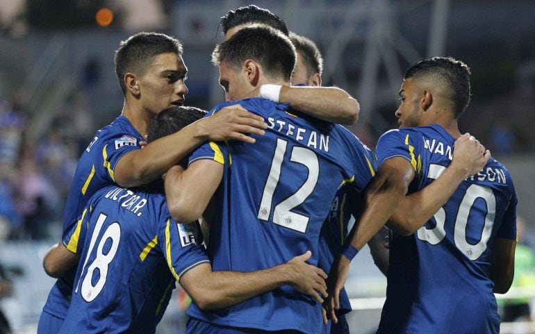 Los jugadores del Getafe celebran el tanto de Scepovic.