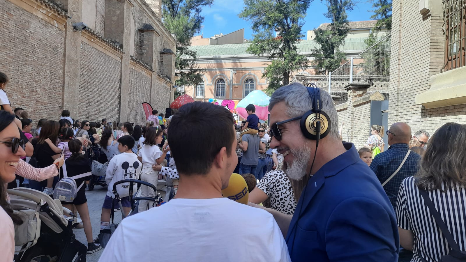 La C/ Basabé ha acogido el espectáculo &#039;Festival Kids&#039; con motivo del Velatorio Infantil 2023