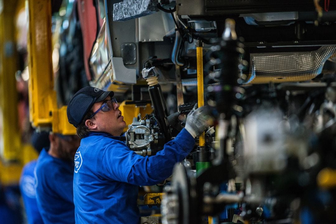 Imagen de archivo de trabajadores en la factoría de Ford en Almussafes