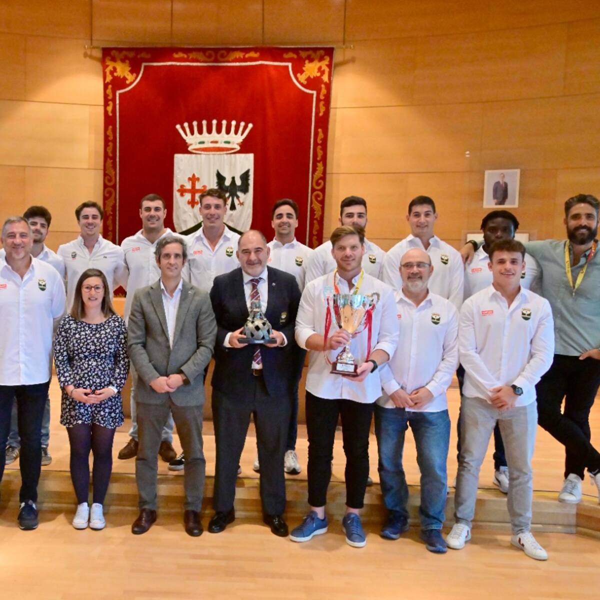 El Alcobendas Rugby es recibido en el Ayuntamiento en reconocimiento a su temporada histórica