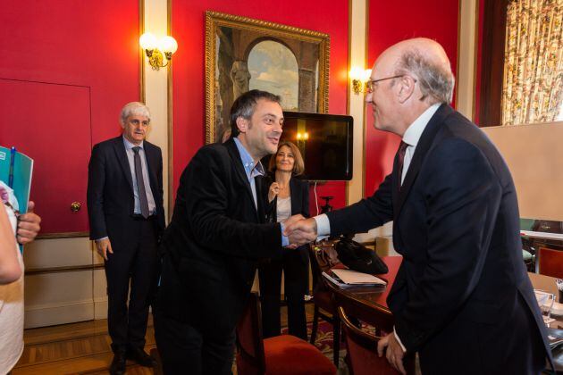Xulio Ferreiro saluda al presidente de Aena