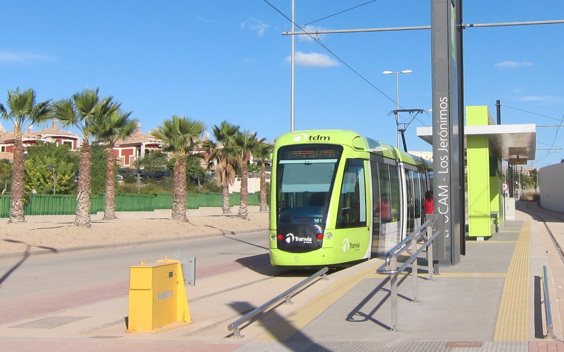 El tranvía de Murcia en una parada