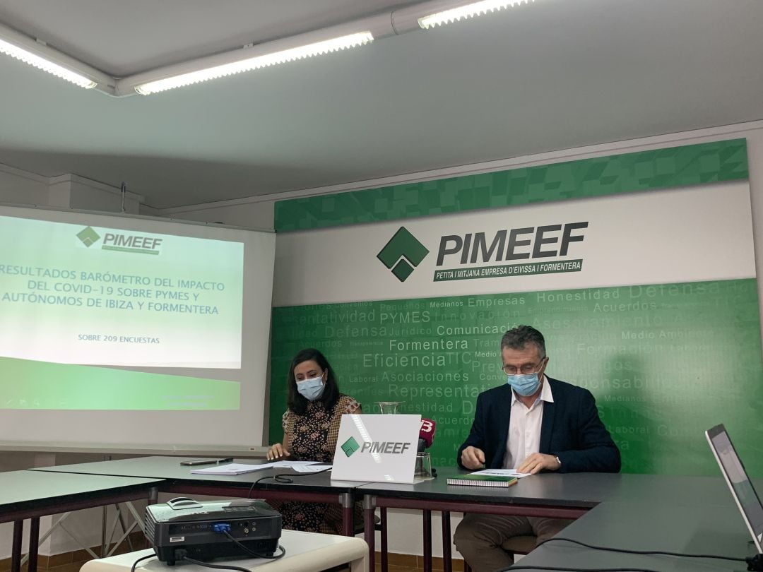 Imagen de archivo del presidente y la secretaria de la PIMEEF