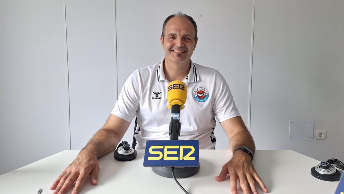 Herrero Lon, del 'gachetobrazo' en 6 metros a la pizarra desde la banda