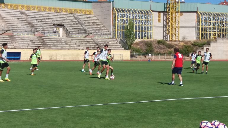 Entrenamiento del Numancia en el Anexo de Los Pajaritos.