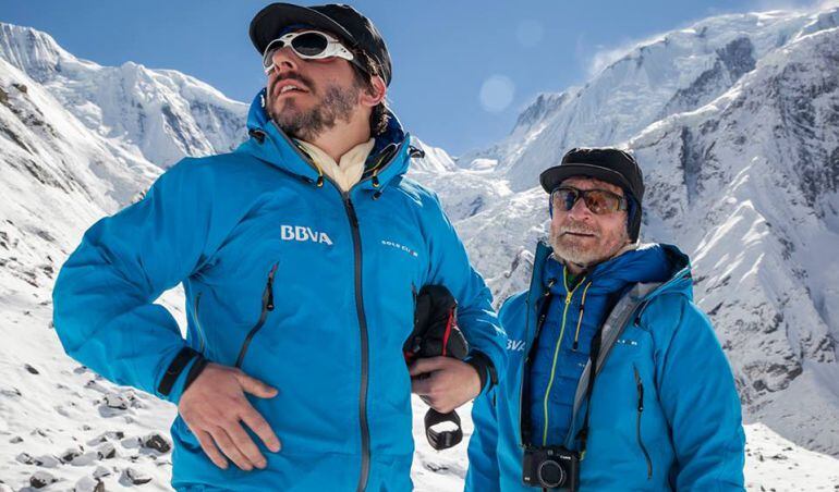 Jordi Roca y Carlos Soria en el Campo Base del ‪Annapurna‬