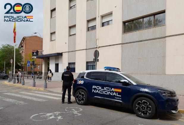 Coche policial en la Comisaría de Ciudad Real